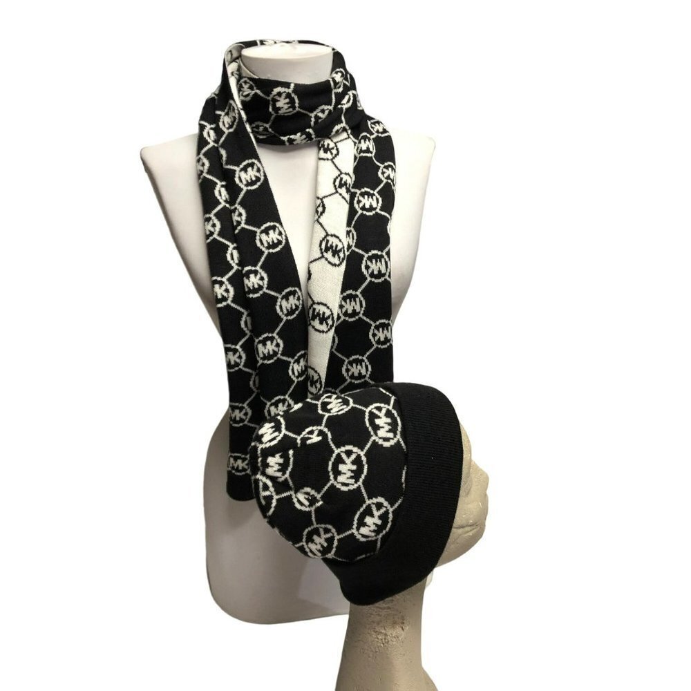 MICHAEL KORS SIGNATURE SETS OF SCARF‎ AND BEANIE HAT NEW IN BOX